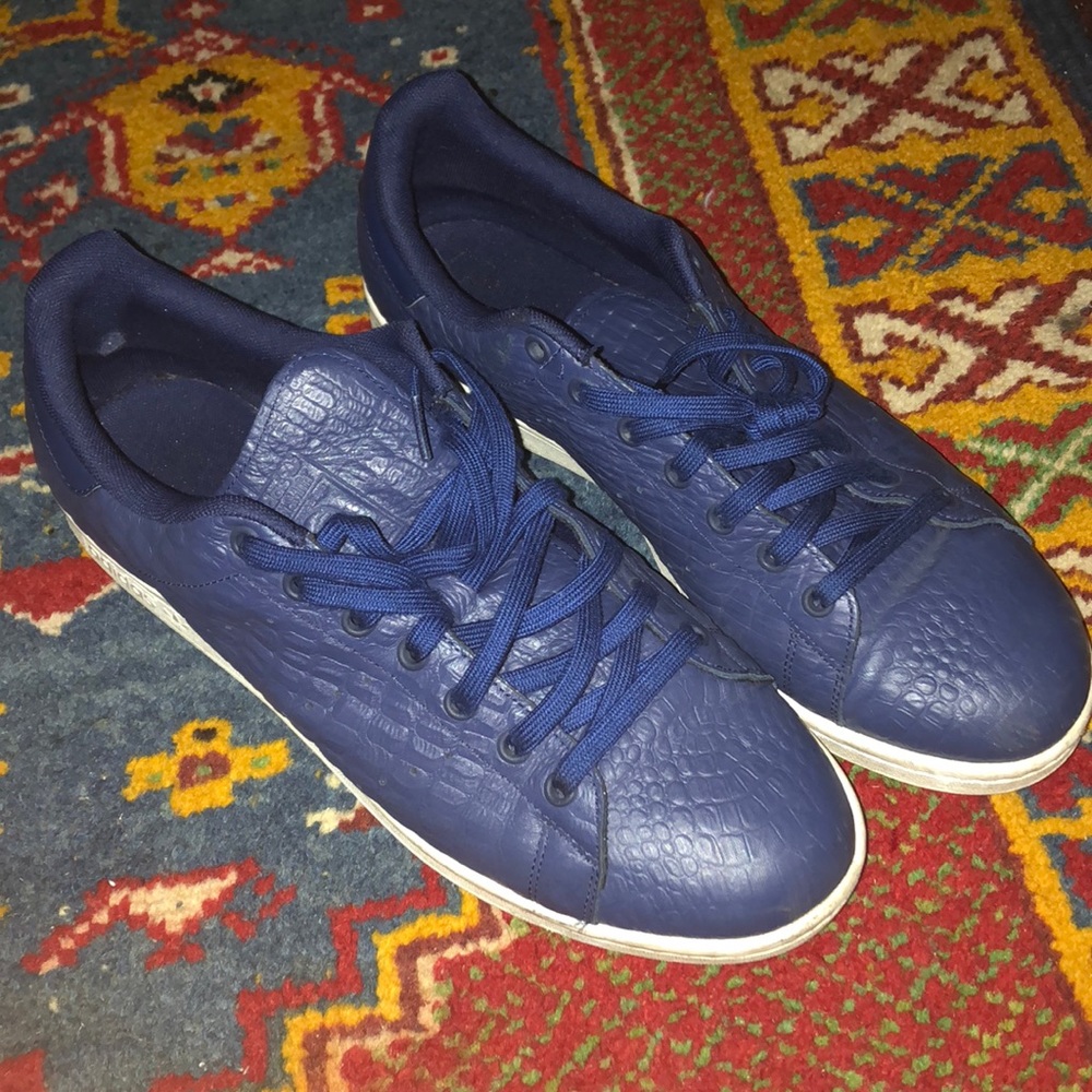 Stan Smith Adidas sneakers.            Gucci Nike